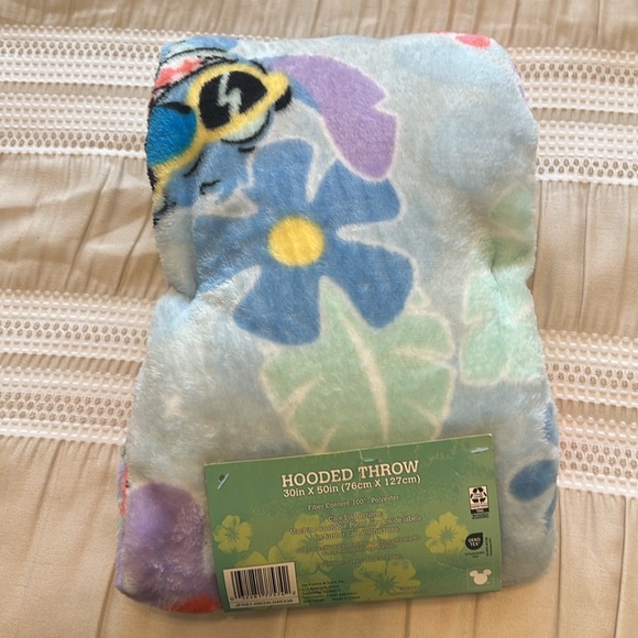 Disney Stitch Floral Hooded Throw - Picture 2 of 4
